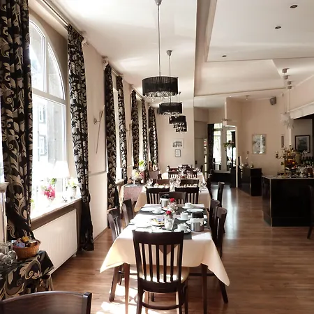 亚赫霍夫酒店 3*