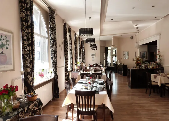 亚赫霍夫酒店 3*